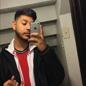 Meet your Posher, Carlos